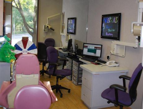 This is our Observation Room!
The American Association of Orthodontics recommends that each child be examined by an orthodontist by the age of 7. It is very important for Dr. Razdolsky to be able to monitor the child’s facial growth and development so he offers complimentary OBS exams every 6 months so he is able to step in at the best time when your child needs treatment.